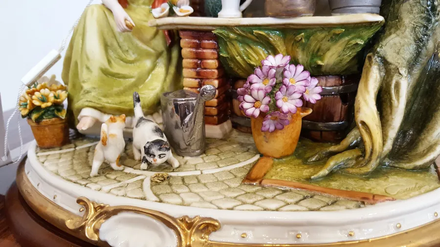 obrazek 5 Kwiaciarka z porcelany