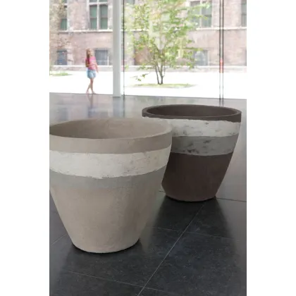 Zdjęcie Gliniana nieszablonowa donica do ogrodu - Atelier Vierkant