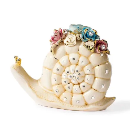 Picture A stylish ceramic snail figurine as a gift
