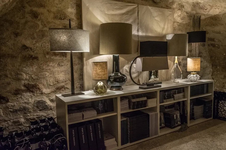 obrazek 6 Duża lampa stołowa w trzech wariantach kolorystycznych Luxury Products