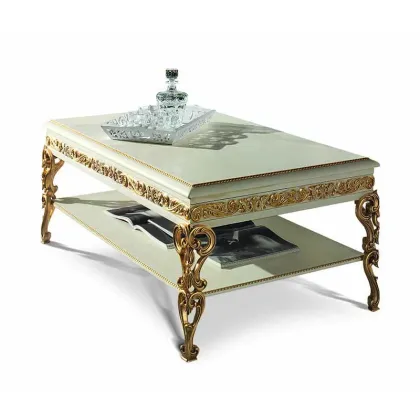 Zdjęcie Piękny stylowy antyczny stolik kawowy