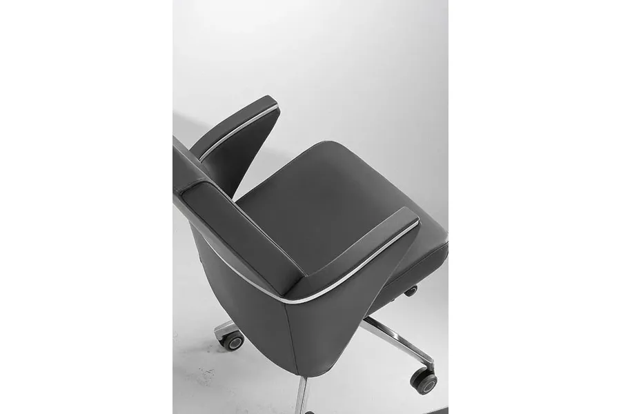 picture 5 Zeus armchair made of top quality leather