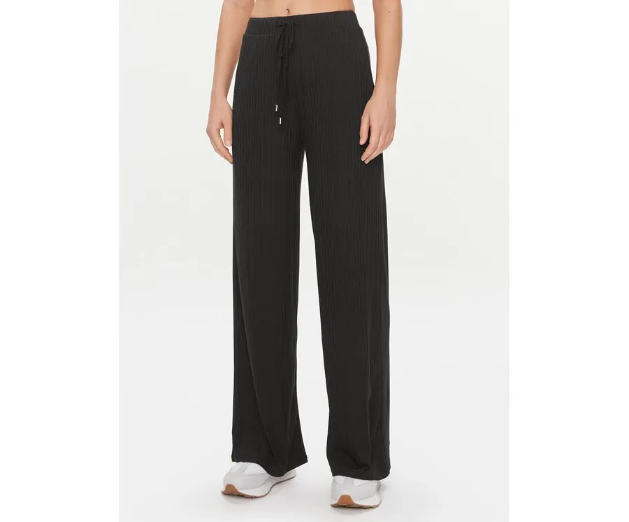obrazek 1 Guess Spodnie piżamowe O3BB01 KBXB2 Czarny Relaxed Fit