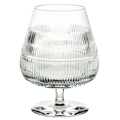 Zdjęcie Designerski puchar do wina wykonany z kryształu z reliefowym zdobieniem w pionowe linie - Vista Alegre