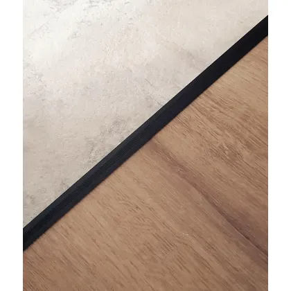 Zdjęcie 200 x 2 x 0,1 cm Minileiste - (czarny) - Minimalistyczna listwa aluminiowa łączeniowa międzypodłogowa UL20X5-03