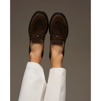 Zdjęcie Estro: Brązowe loafersy damskie typu Penny z włoskiego weluru naturalnego Premium