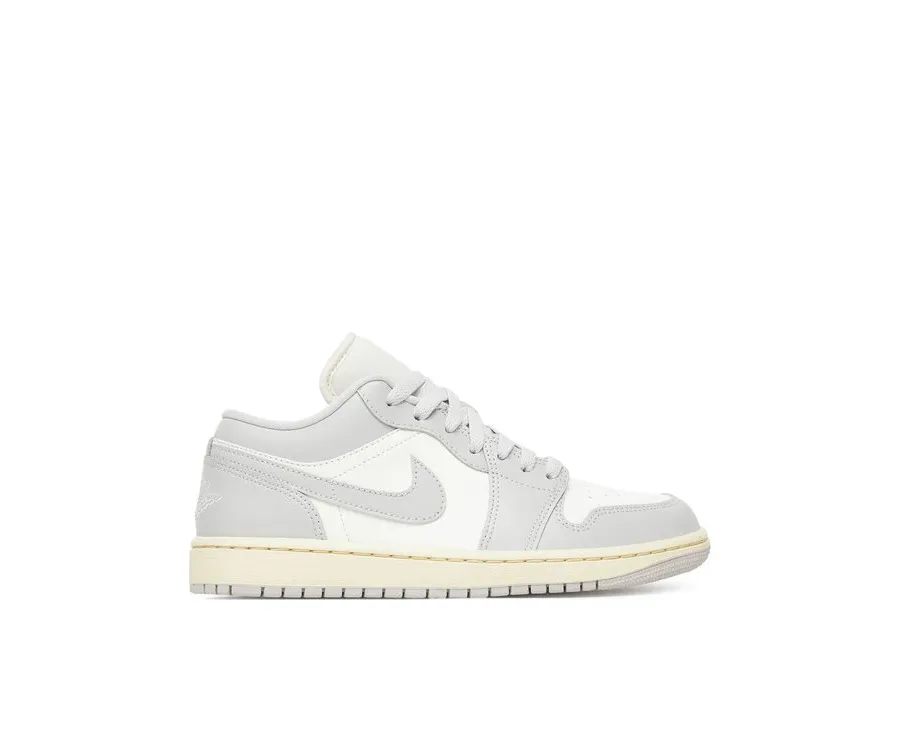 obrazek 1 Nike Sneakersy Air Jordan 1 Low DC0774 103 Biały