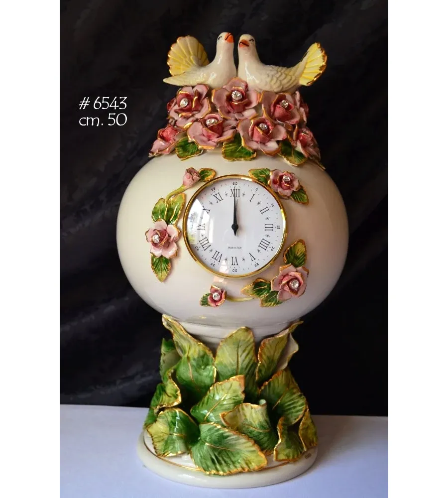 obrazek 1 Ceramiczny zegar zdobiony gołębiami oraz różami