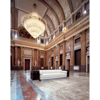 Zdjęcie Piękna duża stylowa sofa w stylu klasycznym – Mascheroni