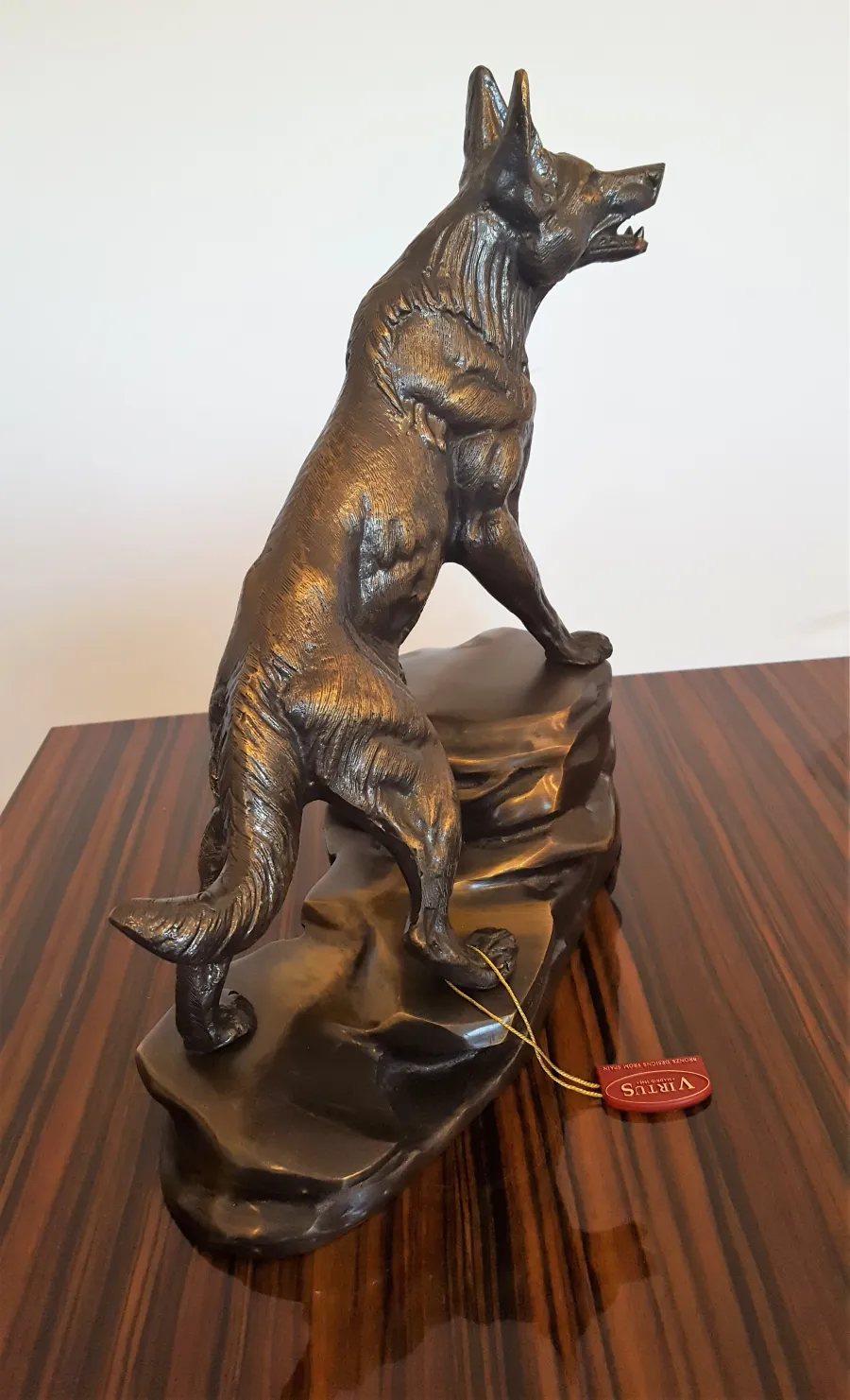 obrazek 6 Elegancka figura wilka z brązu