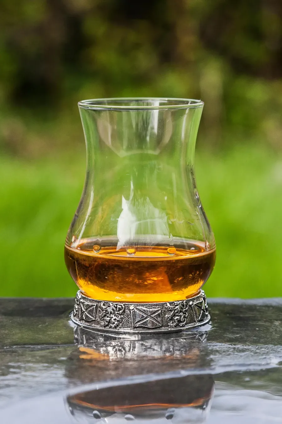 obrazek 3 Szklanka do degustacji whisky z podstawą zdobioną motywem lwów – stylowy prezent dla niego