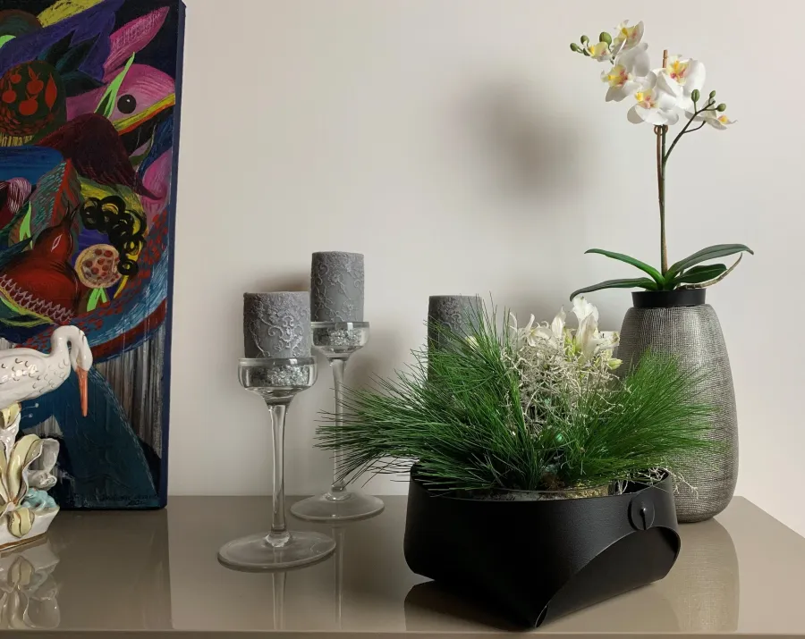 obrazek 2 Stylowy skórzany koszyk Flora 20x20xH9 cm w kolorze czarnym