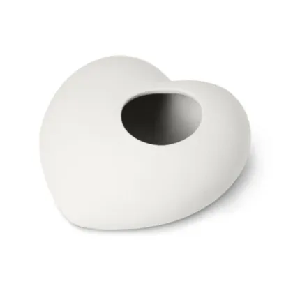 Zdjęcie Piękny wazon ceramiczny w kształcie serca