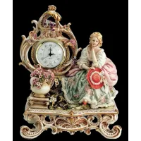 Zdjęcie Luksusowy zegar z kobietą na ławce