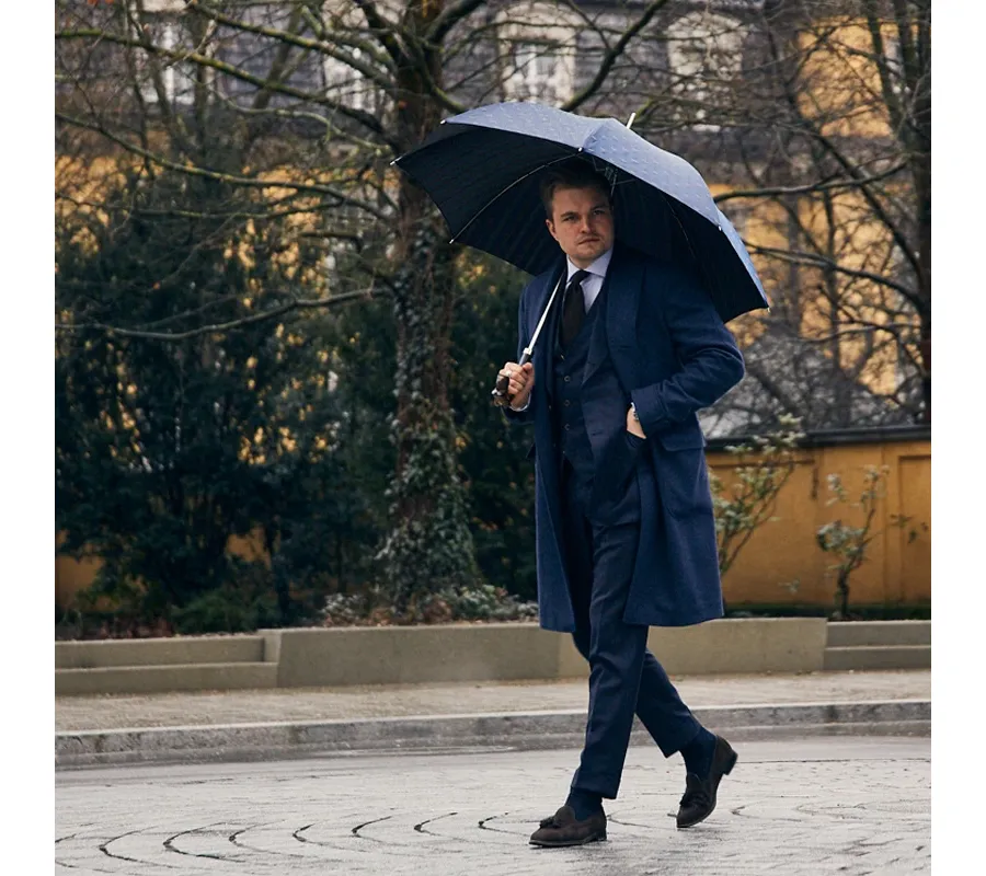 obrazek 9 Wyjątkowy ciemnoniebieski parasol męski zdobiony drobnym wzorem z rzeźbioną rączką w kształcie głowy sznaucera - Pasotti