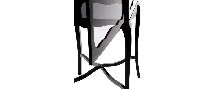 obrazek 2 Stylowa gablota będąca reinterpretacją XVII-wiecznych szklanych witryn w stylu francuskim