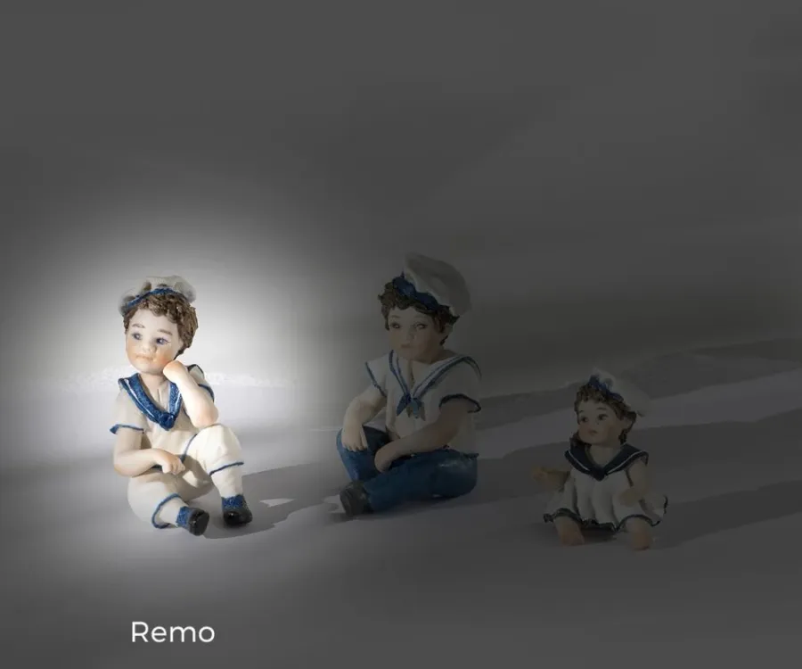 obrazek 1 Porcelanowa figurka małego marynarza - Sibania