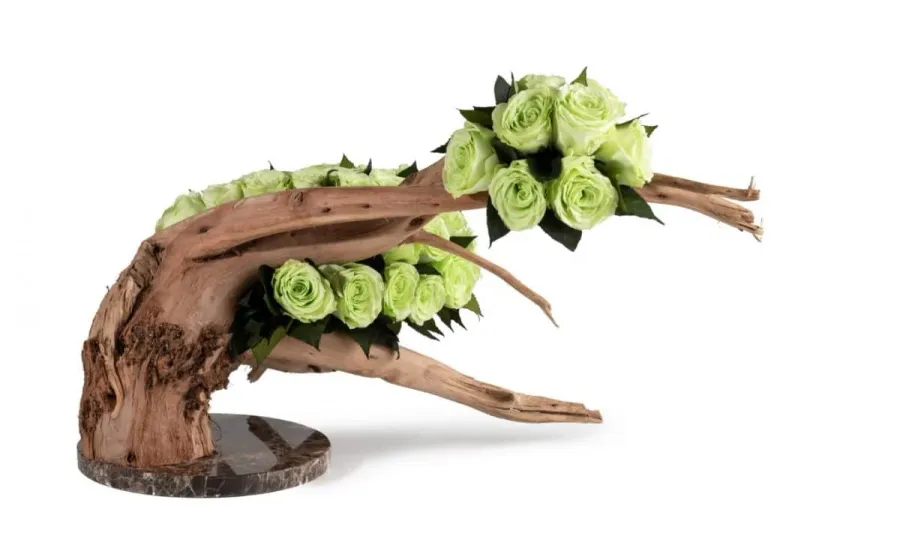 obrazek 1 Wyjątkowa dekoracja – Bonsai ze stabilizowanymi różami