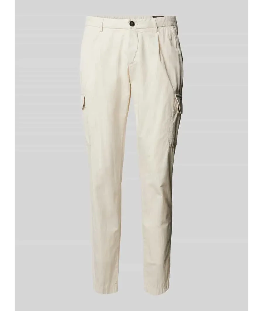 obrazek 1 Spodnie cargo o kroju tapered fit z zakładkami w pasie model ‘TRAIANO’