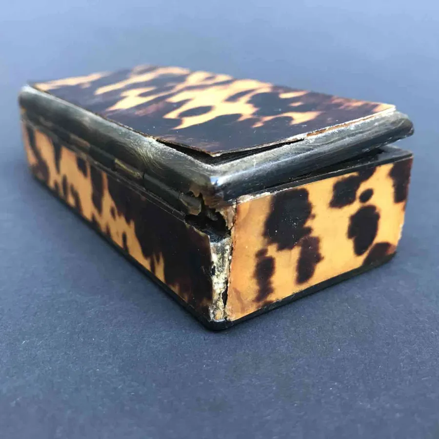 obrazek 5 Prostokątna skrzynka z XIX wieku