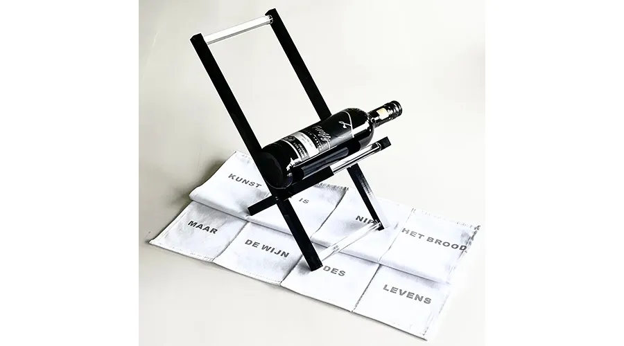 obrazek 2 Luksusowy prezentowy zestaw: stojak na wino w kształcie krzesła + ściereczka kuchenna + organiczne czerwone wino Firefly