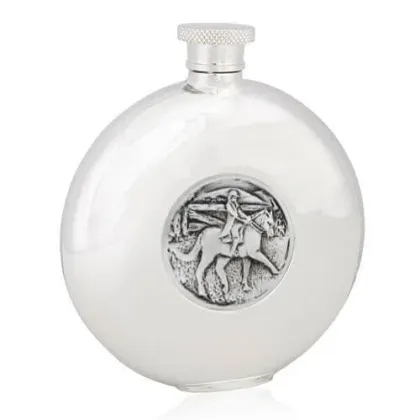 Zdjęcie Piękny prezent dla niego lub dla niej – stylowa piersiówka z jeźdźcem na koniu