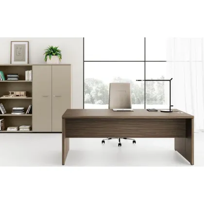 Zdjęcie Ekskluzywne biurko wykonane z drewna przez włoskiego producenta