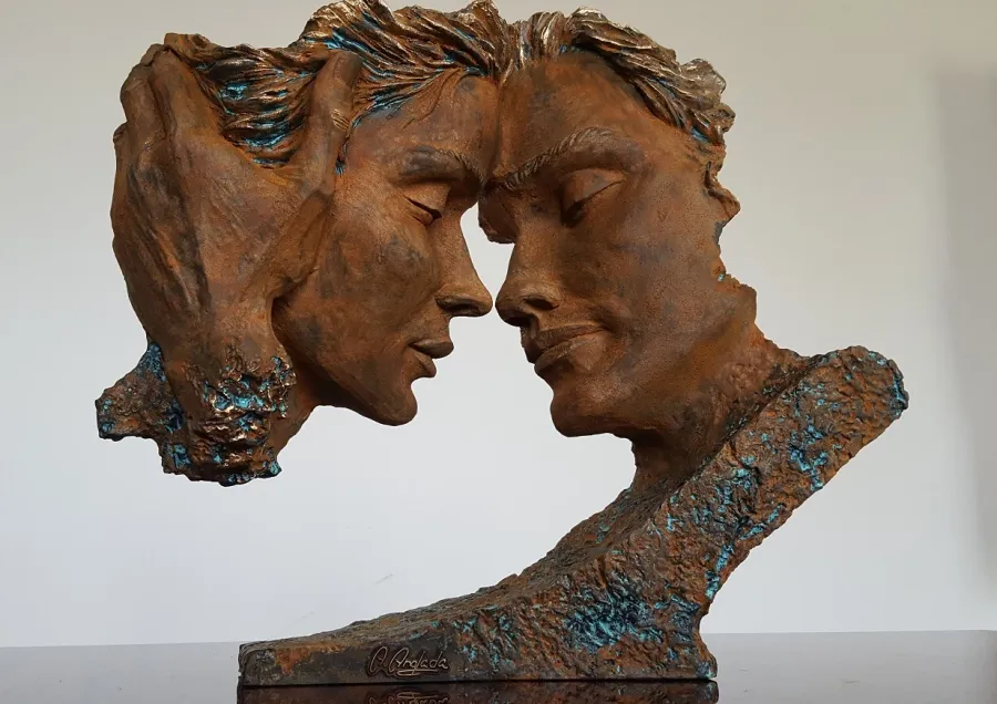 picture 5 Fantastic sculpture of two people in love