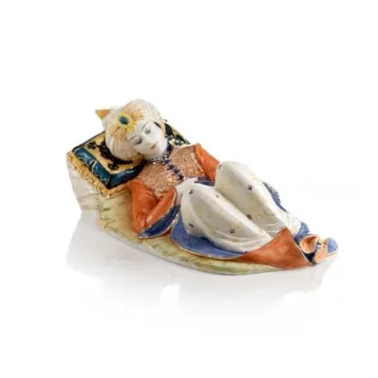 Zdjęcie Dekoracyjna figurka postaci odpoczywającej na perskiej leżance wykonana z ceramiki - Ceramiche ML