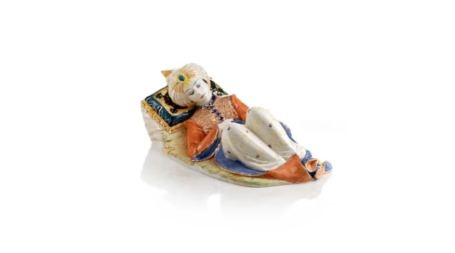 obrazek 1 Dekoracyjna figurka postaci odpoczywającej na perskiej leżance wykonana z ceramiki - Ceramiche ML