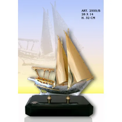 Zdjęcie Pozłacana statuetka statku