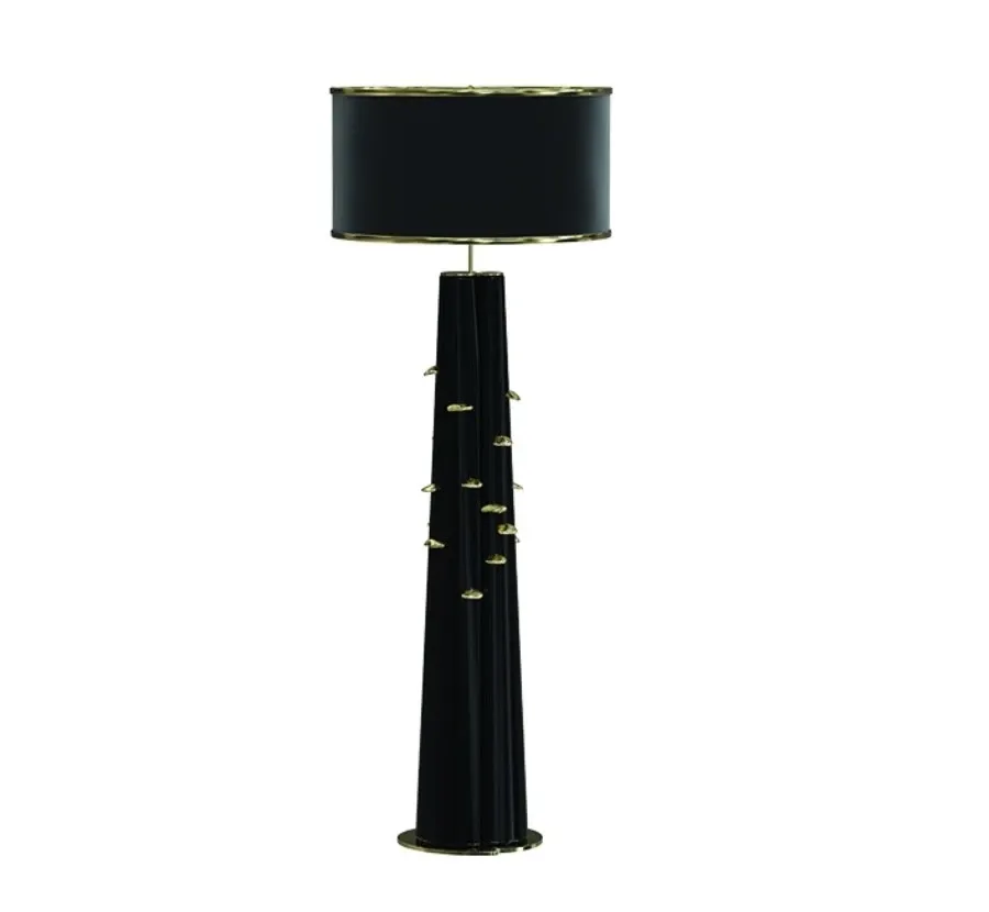 obrazek 1 Lampa podłogowa wykorzystująca lakierowane drewno i odlewniczy mosiądz - Pardo