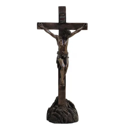 Zdjęcie Symbol chrześcijaństwa - figurka Jezusa Chrystusa na krzyżu