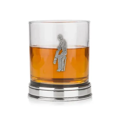Zdjęcie Stylowa szklanka do whisky z przedstawieniem gracza w krykieta – prezent dla niego lub dla niej