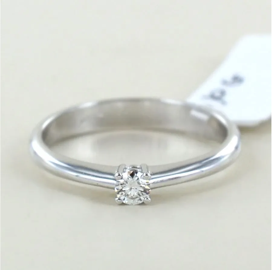 obrazek 2 Mały pierścionek Solitaire z diamentem 0,10 karata