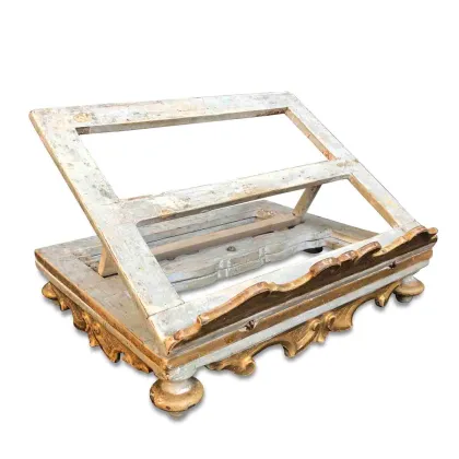 Zdjęcie Rzeźbiona, lakierowana i złota mównica z końca XVIII wieku z regionu Marche