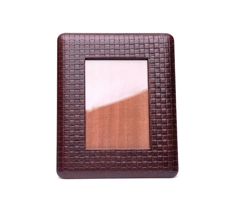 obrazek 1 Elegancka ramka na zdjęcia wykonana z plecionej skóry - Ikunico
