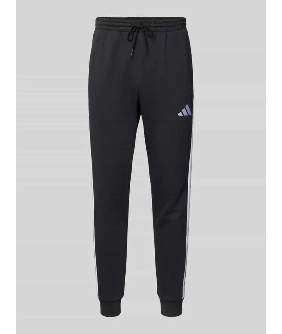 obrazek 1 Spodnie dresowe o kroju regular fit z wyhaftowanym logo