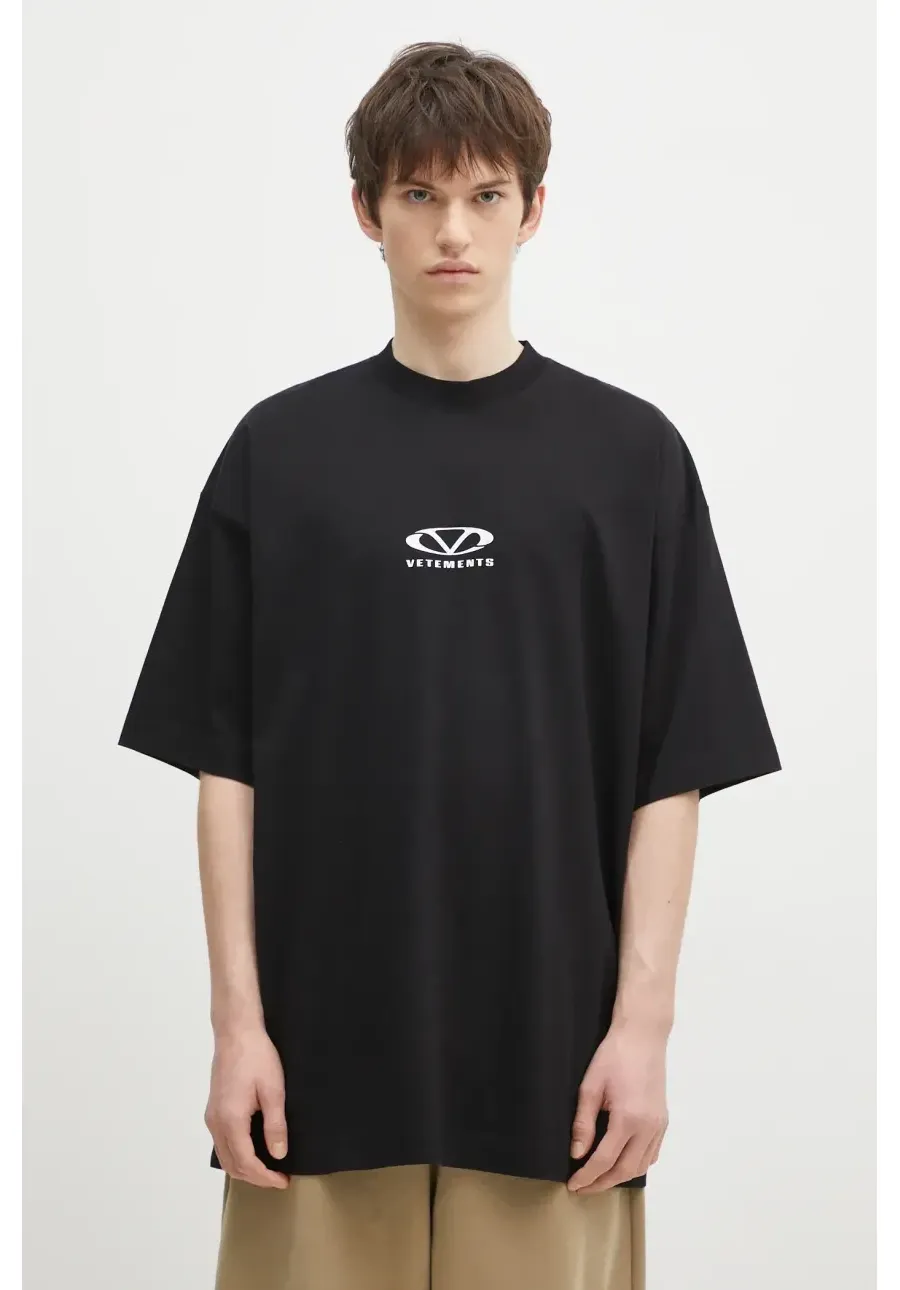 obrazek 1 VETEMENTS t-shirt bawełniany Oval Logo Oversized kolor czarny z nadrukiem UA66TR605BW