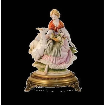Zdjęcie Kobieta z kózkami - porcelanowa figurka do apartamentu