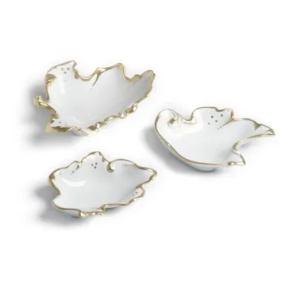 Zdjęcie Misa z porcelany w kształcie liścia o zdobionych krawędziach