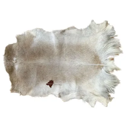 Zdjęcie Elegancki dywan ze skóry koziej - 110x85 cm