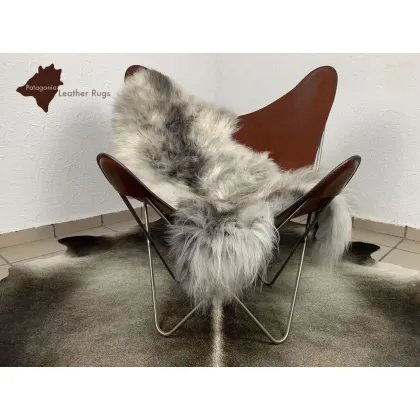 Zdjęcie Stylowy dywan z owczej skóry do oryginalnych wnętrz