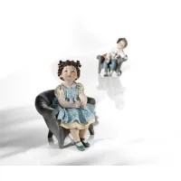 Zdjęcie Porcelanowa figurka dziewczynki w sukience - Sibania
