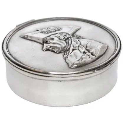 Picture A box decorated with the image of Frederick the Great