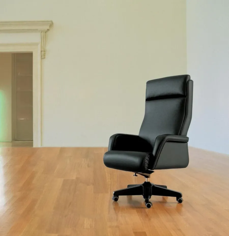 obrazek 1 Stylowy skórzany fotel łączący wygodę i elegancki wygląd - Mascheroni