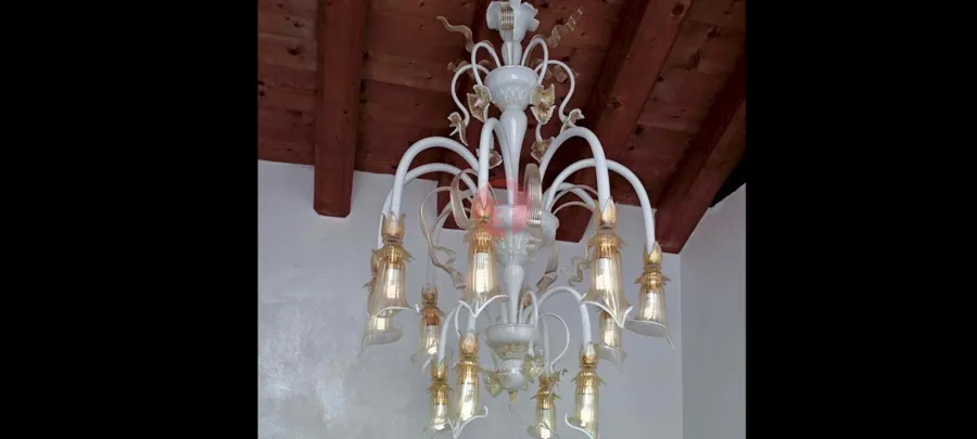 obrazek 2 Luksusowy klasyczny żyrandol ze szkła Murano z Włoch - Vetreria Artistica Rosa