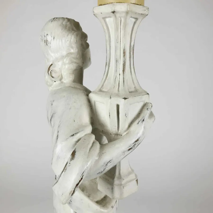 obrazek 10 Lampa do salonu, anioł z rzeźbionego i lakierowanego na biało drewna z manufaktury Chelini Firenze