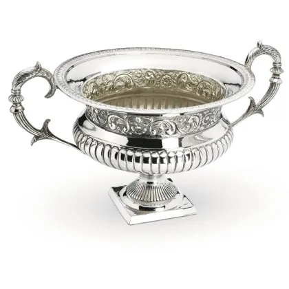 Zdjęcie Oryginalnie zdobiona waza, 51 cm wysokości