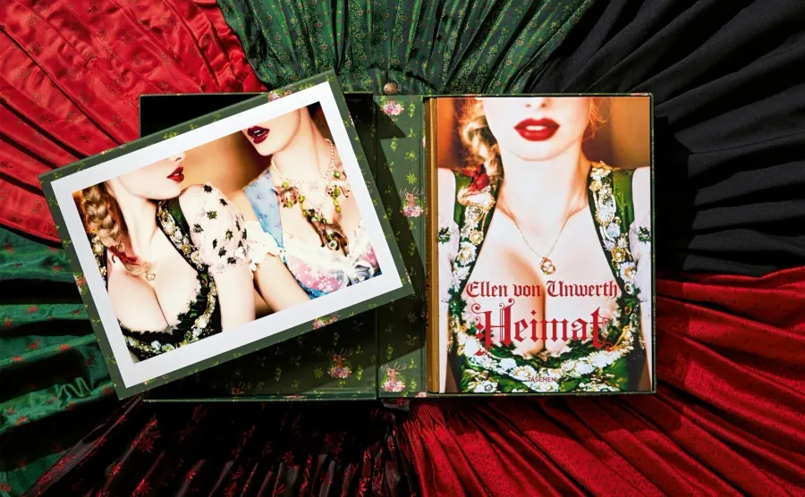 obrazek 18 Książka Ellen von Unwerth. Heimat, Art Edition No. 1–100 ‘Tête-à-tête’- Taschen